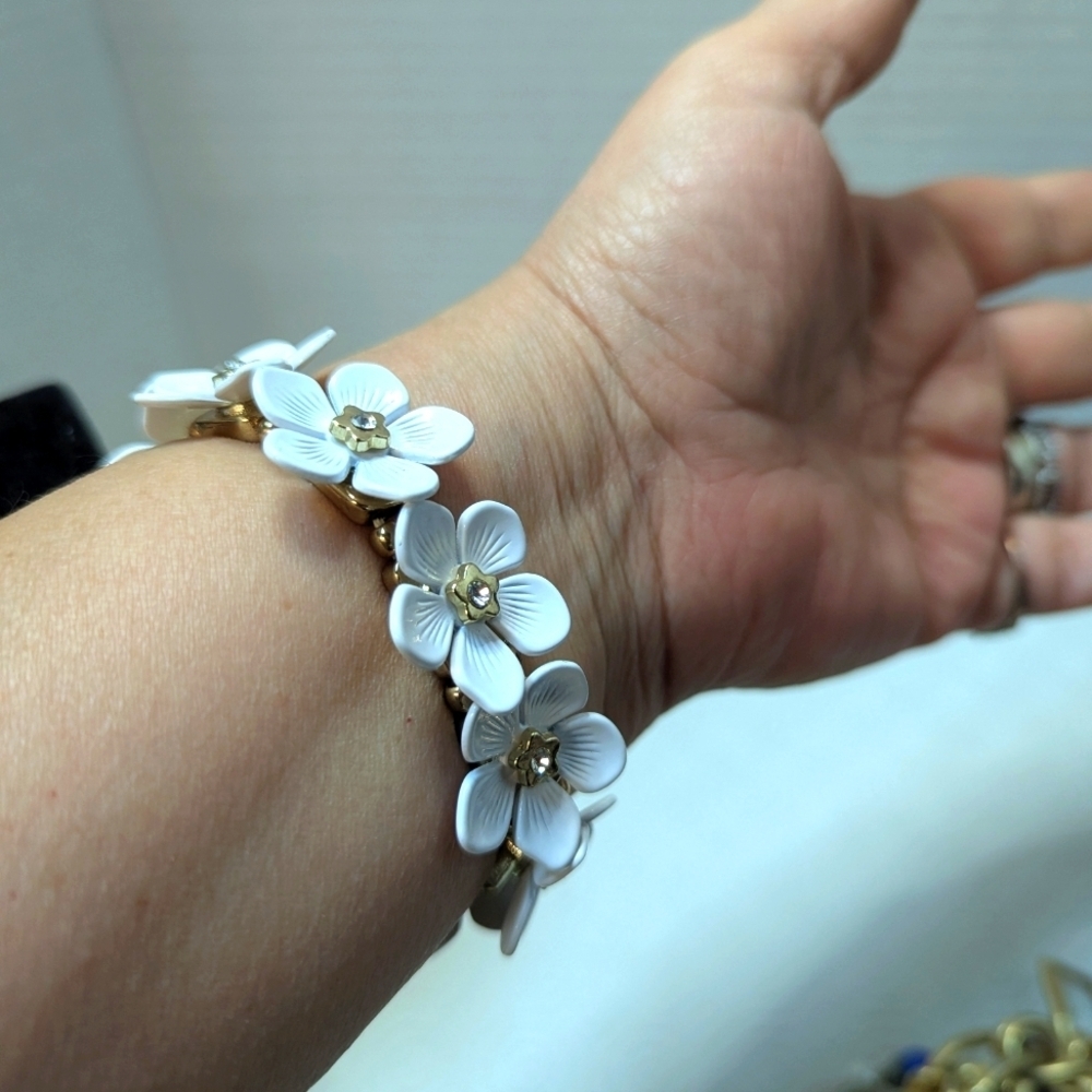White Floral Bracelet rhinestone